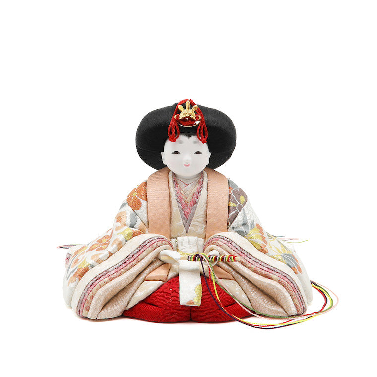 白と金、咲きこぼれる歓びをまとう親王様 
