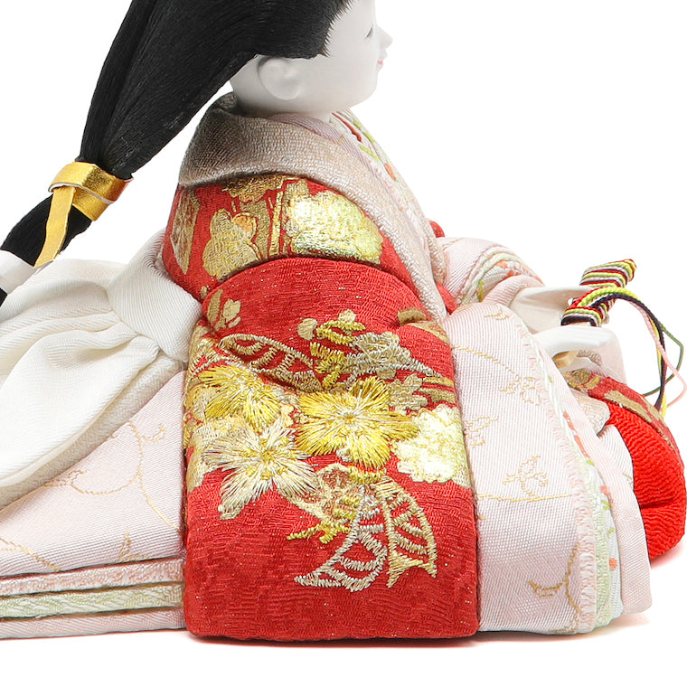 黒色・金色・緋色のあたたかなお衣装