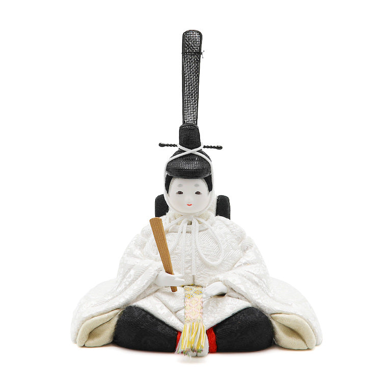 白と紅、祝いを寿ぐ晴れやかな親王様 