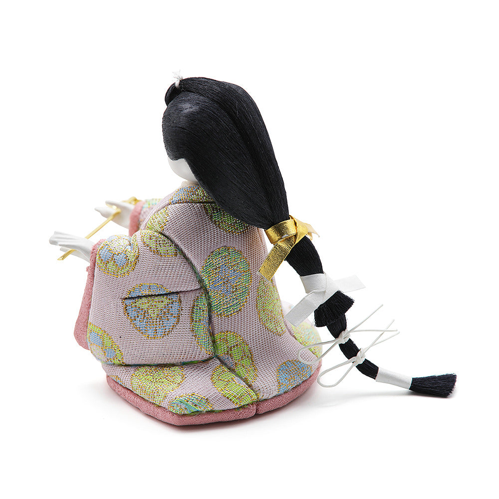三人官女（KN315-82） 官女の後ろ姿 丸紋の金襴