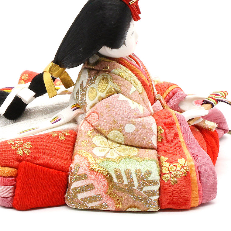 黒地にこぼれる金彩の桜。凛と匂やかな染めのお衣装